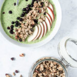 Grøn smoothie bowl med spinat og æble