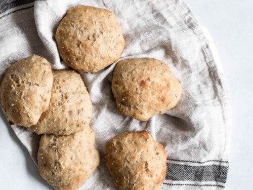 Saftige kartoffelboller med hvedekerner