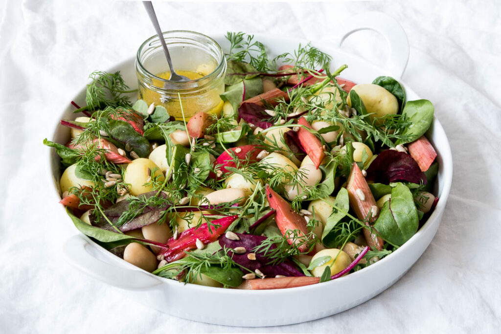 Mættende salat med limabønner - opskrift på forårssalat