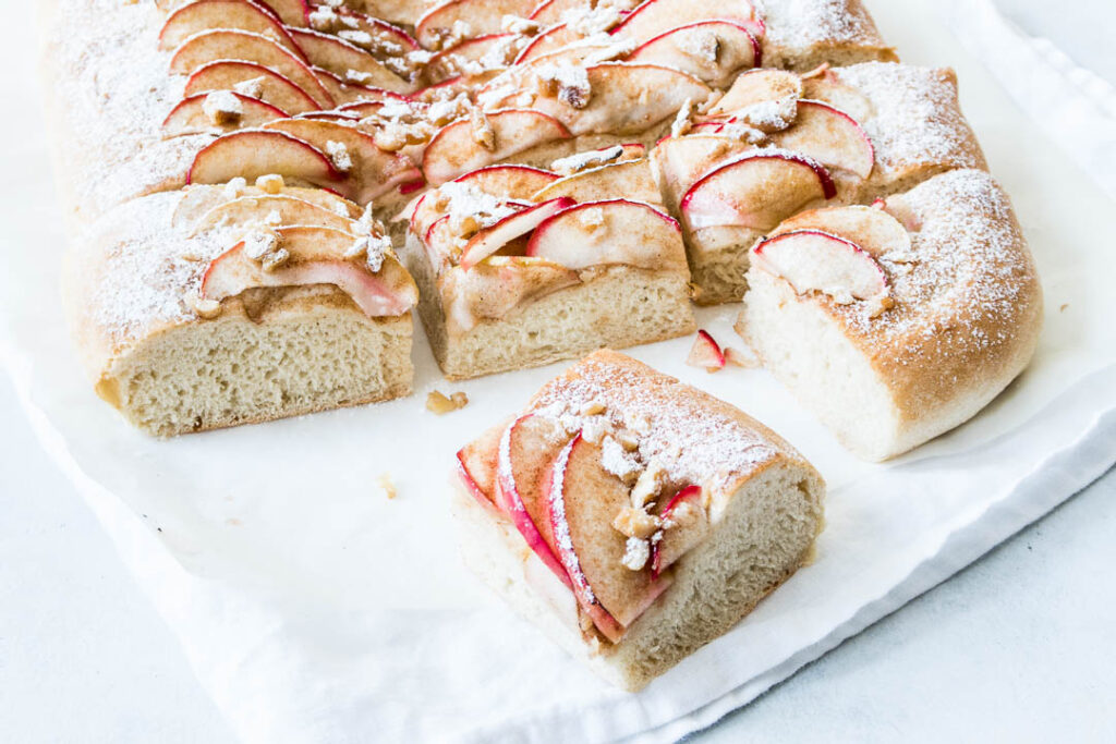 brød med æble - opskrift på sød foccacia